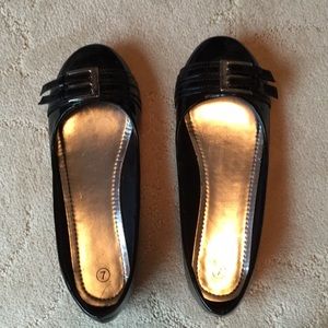 Black shiny flats